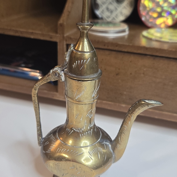 Vintage Brass Genie Lamp Miniature Ewer / Teapot Decor 5” Tall – Made in India - Picture 14 of 15